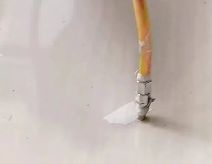 临潼瓷砖空鼓维修公司专业解答在瓷砖铺贴过程中，如果使用的砂料过粗（如全部使用了粗砂），可能会导致以下问题