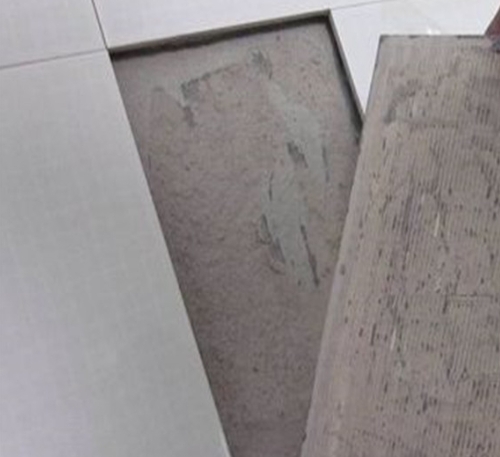 临潼瓷砖空鼓维修公司分享瓷砖铺贴时如果打浆（即涂抹在瓷砖背面和基层上的砂浆或瓷砖胶）过少，会带来以下问题